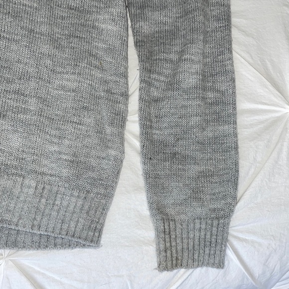 HM Disney collection Mickey Mouse sweater size MEDIUM - Picture 3 of 5